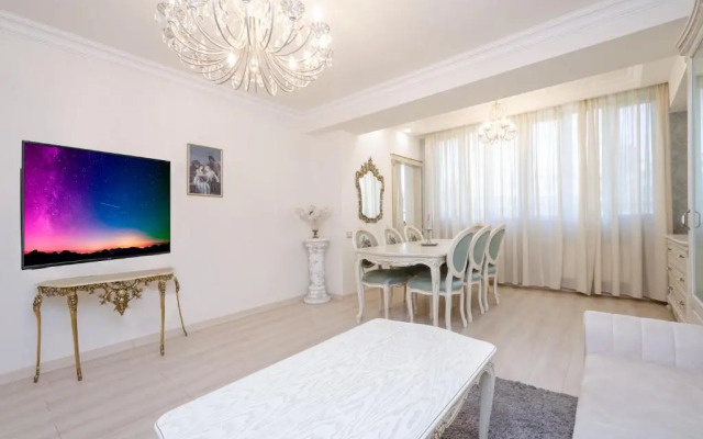 Apartments 5a Chudesnaya Kvartira V Tsentre Stolitsy S Realnymi Foto