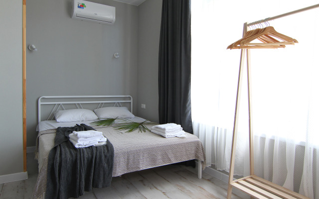 Tri Shaga Do Morya Malenkaya Studiya Flat