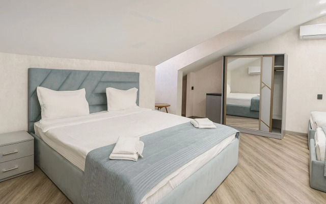 Отель Royal Renaissance