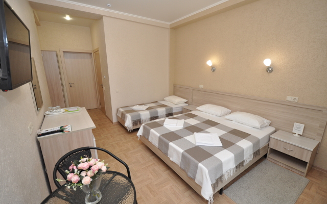 AUGUST Na Pionerskom Guest house