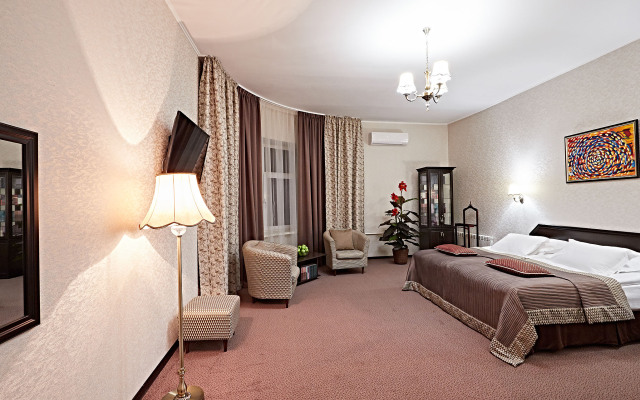 Graf Tolstoy Hotel