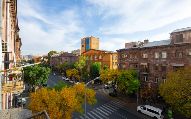 2-K, Ulitsa Amiryana, Am104 Flat