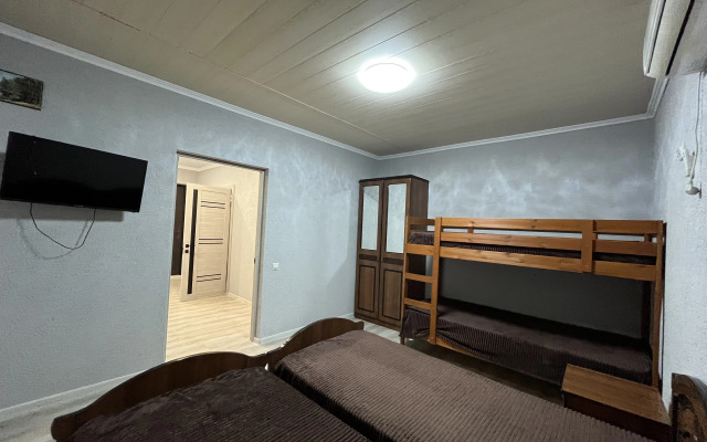 Na Tamanskoy 10 Guest House