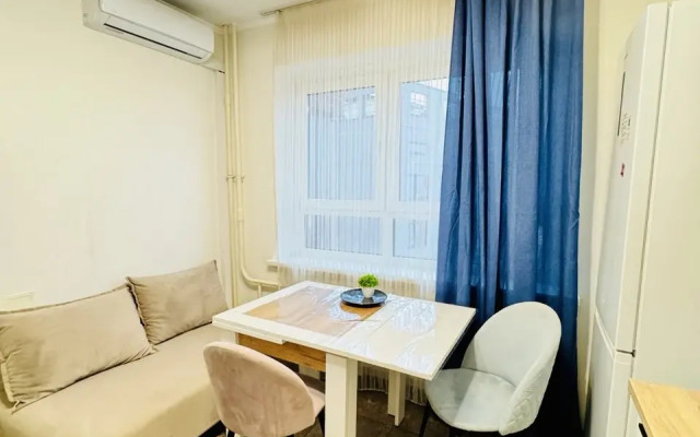 Квартира Уютная в 1 минуте пешком м. Лесопарковая