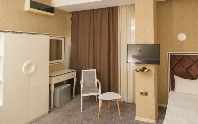 Maestro Hotel