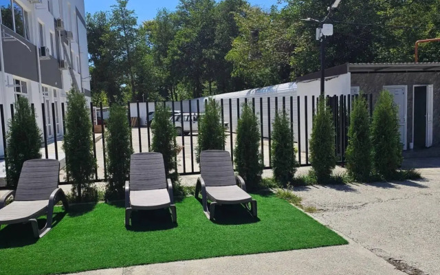 Uyutnaya Studiya S Basseynom Na Territorii Apartments