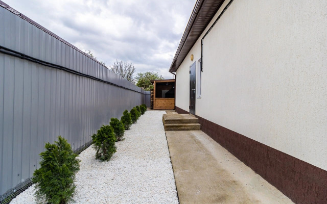 Частный дом с беседкой баней и чаном