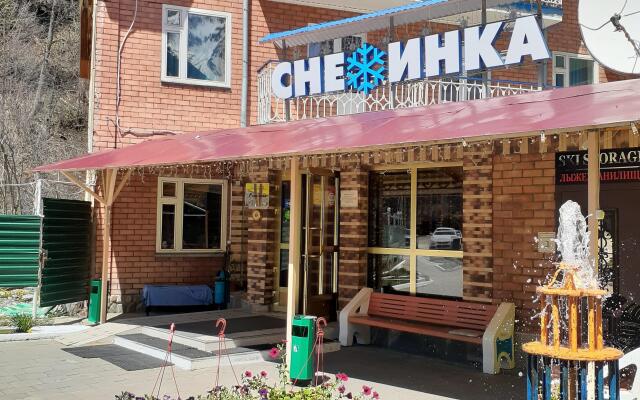 Снежинка Домбай гостиница