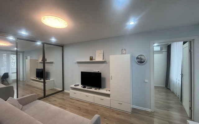Uyutnaya na naberezhnoy Fedorovskogo do 4kh gostey Flat
