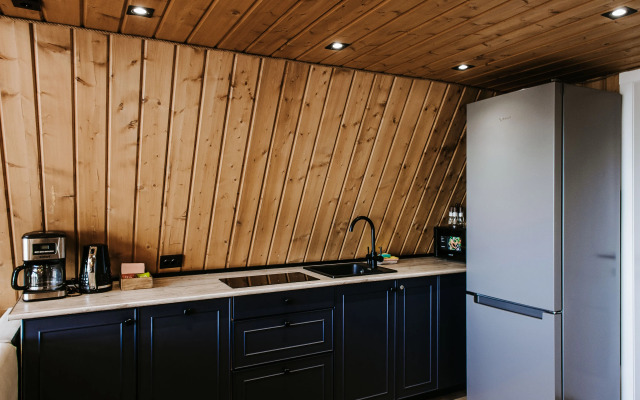 Частный дом Дом с подогреваемым бассейном и чаном