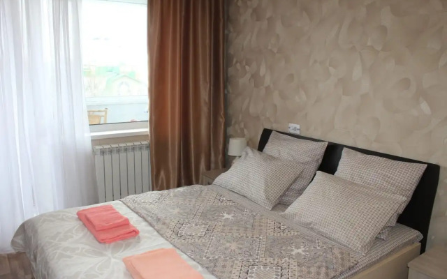 Naprotiv Troitskogo Sobora Flat