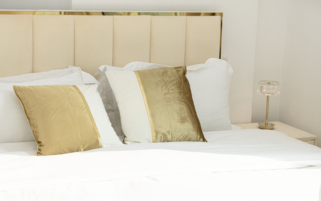 Luxury 1 Bedroom on Marina Walk Apartments