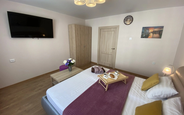 Ryadom s metro i parkom Flat