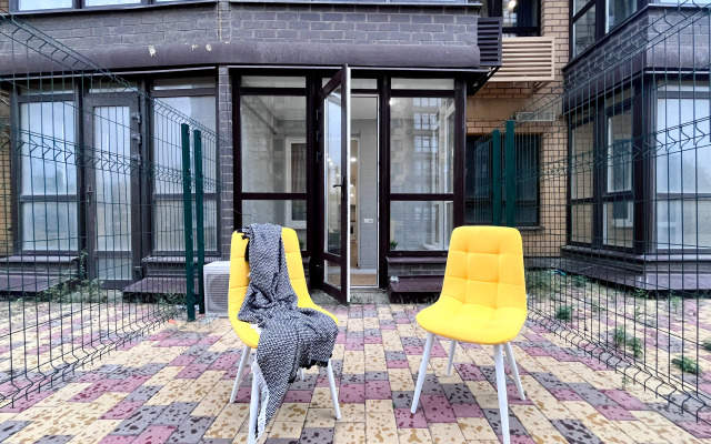 Dobrye Kvartiry S Terassoy Na Larina 45s6 Apartments