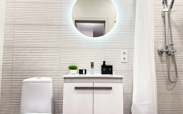 Ryadom S Naberezhnoy Flat