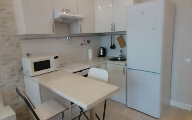 Pyadom C Torgovym Tsentrom I Alleej Flat