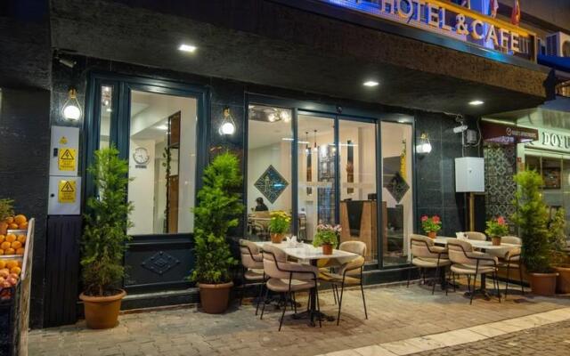 Отель Linda Port Hotel