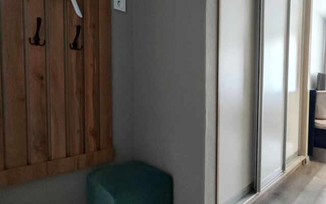 Novye U Metro Dlya 3 gostey Apartments
