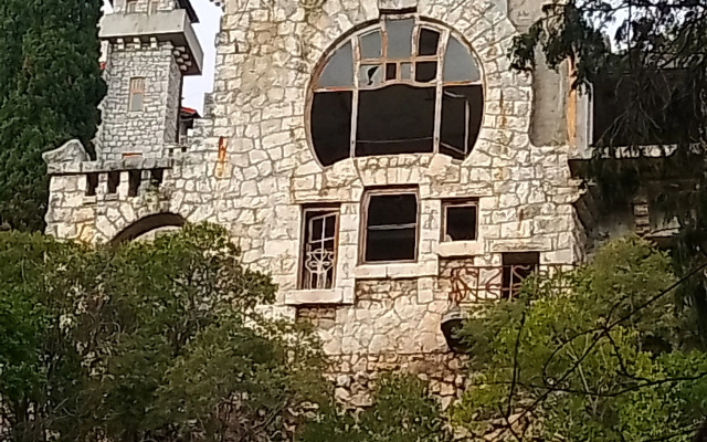 Yuzhny M Guest House
