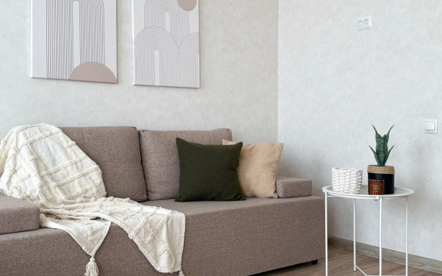 Studiya Beige Flat