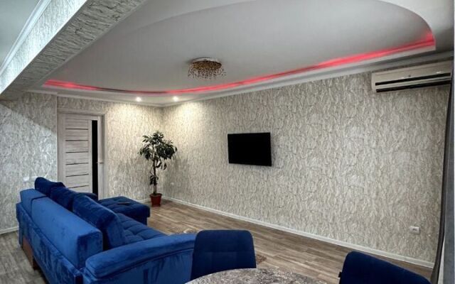 Ulitsa Botvina 8 Flat