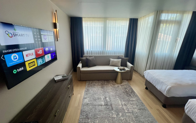 Weingart Suites Hotel