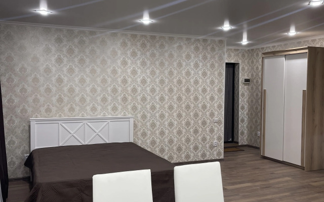 Trekhkomnatnyie Voroshilova 155 Apartments