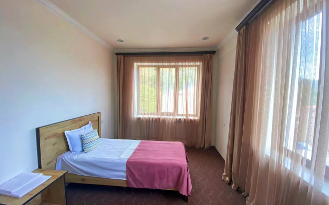 Mina Hotel