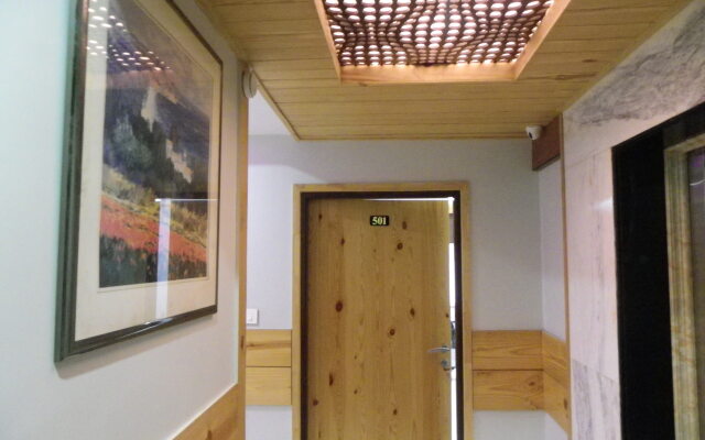 The Lodge B & B