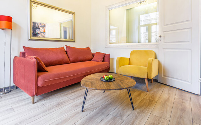 Апартаменты на Большом 13 Балкон