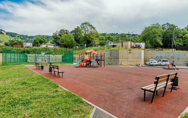 Apartamenty <<Kolokol'cik>> Iriny Savel'evoj s vidom na gory u vhoda v Nacional'nyj Park