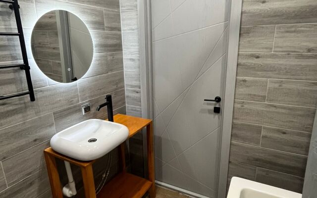 Lyuks na Irtyshskoy Naberezhnoy 13 Flat