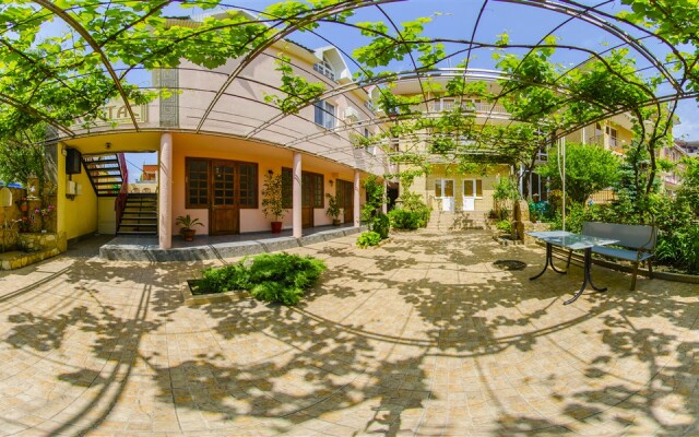 Kostas Guest House