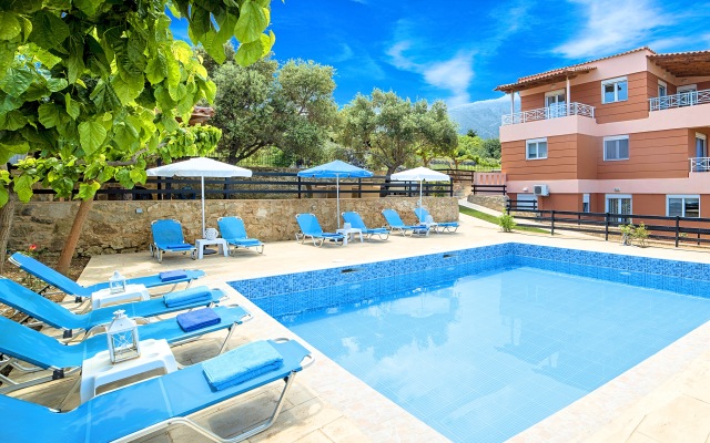 Aqua Mare Villa Heated Pool