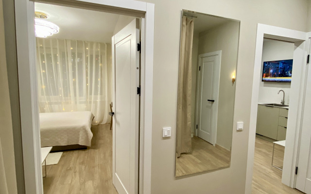 Lux U Metro Grushevkа Apartment