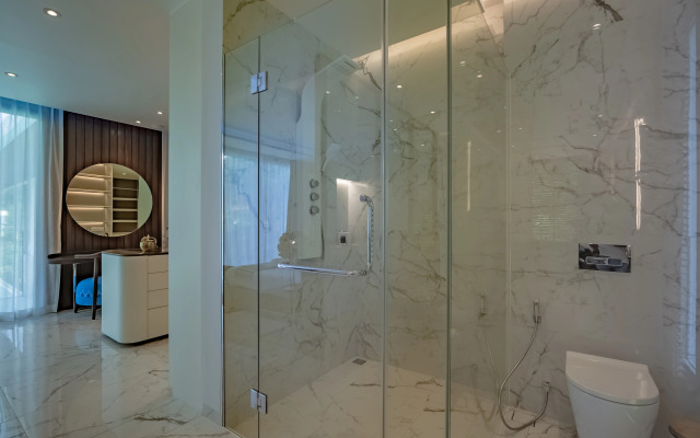 Luxury Infinity Pool Villa in Nai Harn Villa