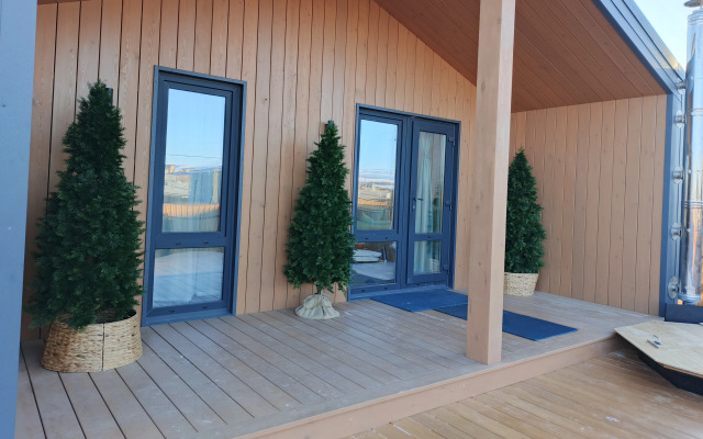 V Gostyakh U Dubrovskikh Guest house