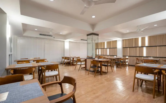 Отель The Green Park Resort