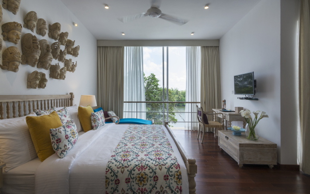 33 Lake Terrace Hotel