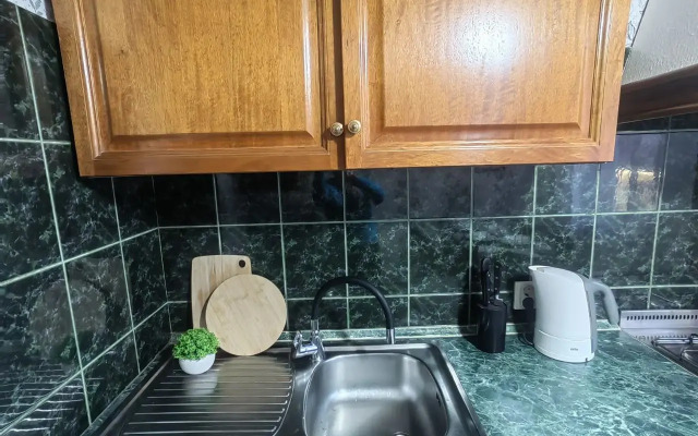 Bolshaya Uyutnaya Dvukhkomnatnaya Kvartira Flat