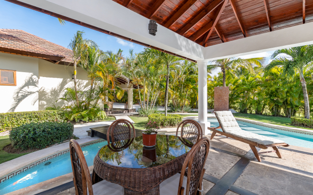 Luxury & Stunning Villa in Cocotal with Pool Villa