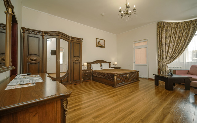 Отель Кристи