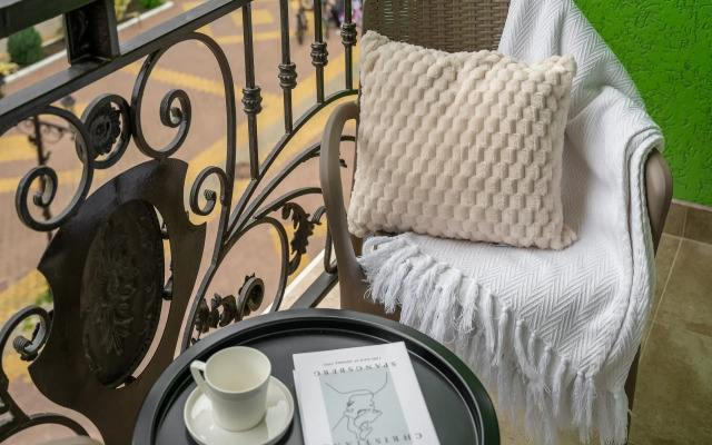 Red Apartments Art Layt Siti Smit Apartments