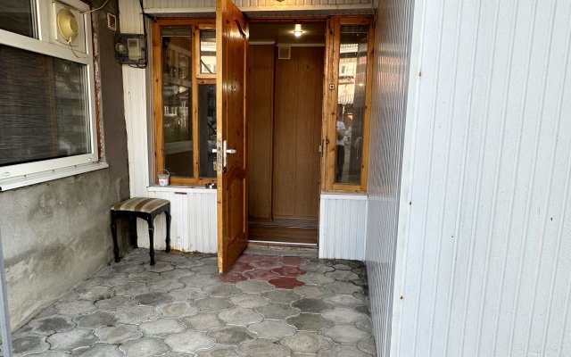 ShikaLad KMV 2-Komn V Tsvetnike Flat