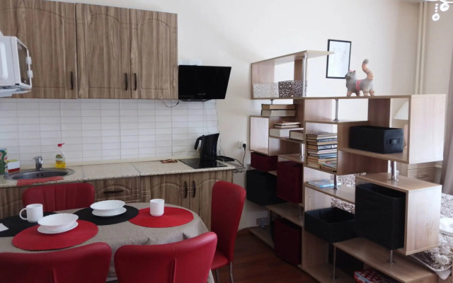 Stilnaya Studiya Na 40-Letiya Pobedy Apartments