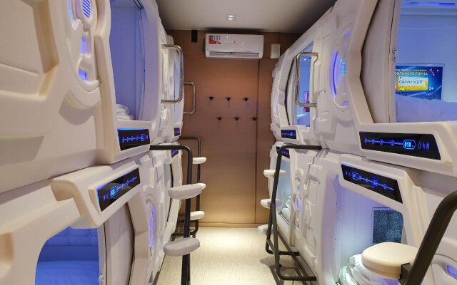 Makura Capsule Hotel