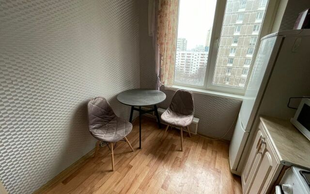 Na Ulitse Artamonova 11/2 Flat