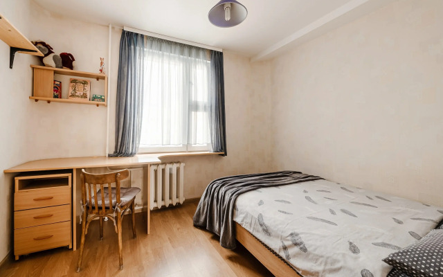 Ryadom s tsentrom i vokzalom na 9 gostei Flat