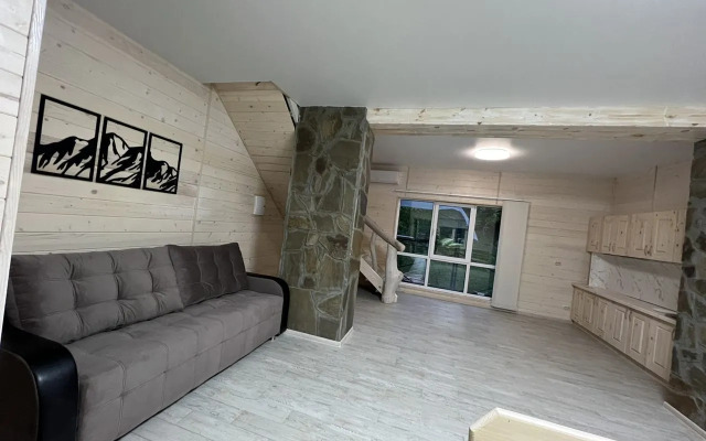 S baney, basseynom i mangalom Private house