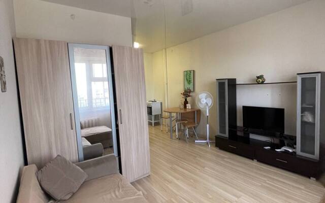 Studiya ryadom so Stolichnym rynkom g. Yakutska Flat